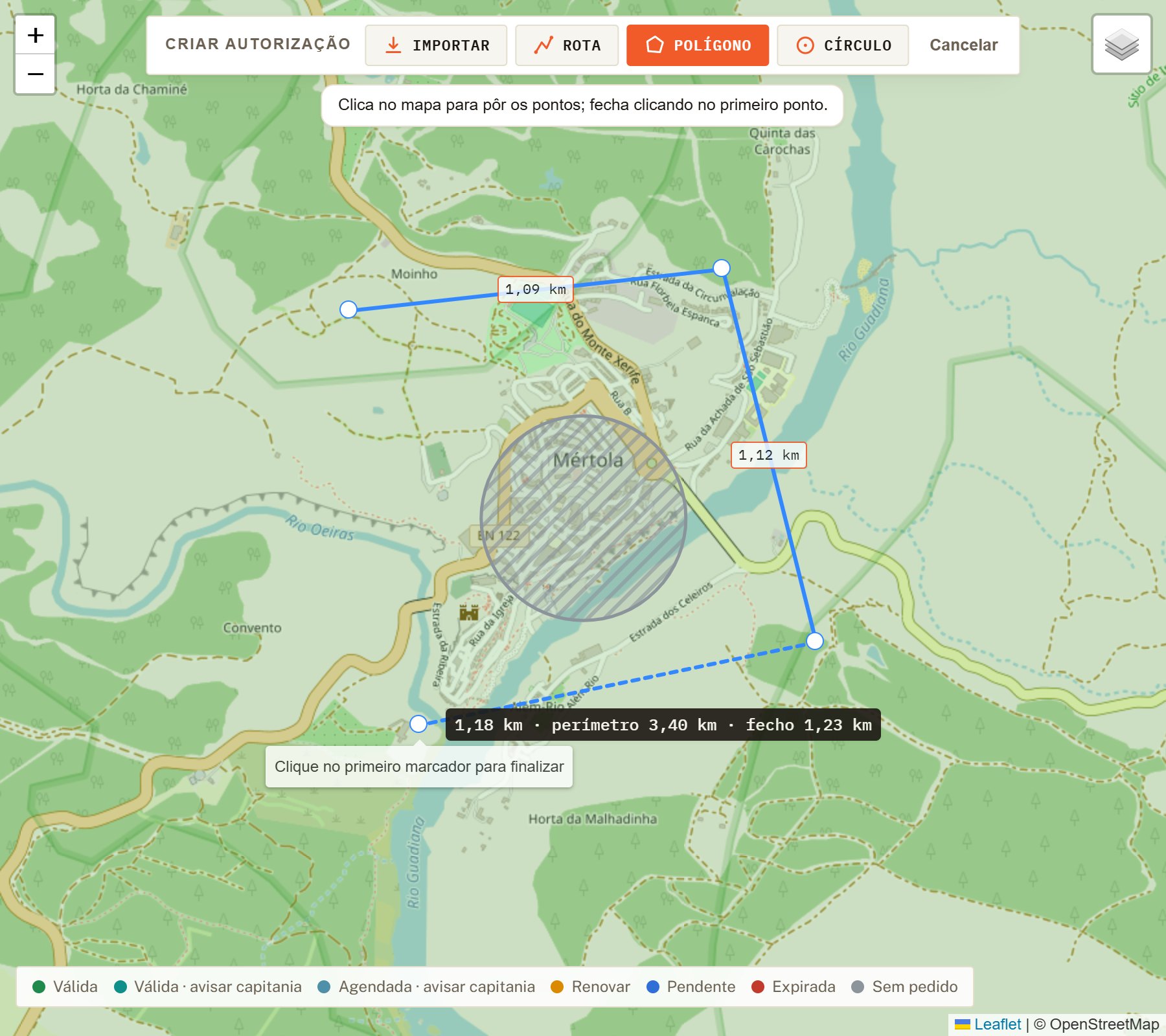 A desenhar um polígono no mapa, com as medidas de cada lado.